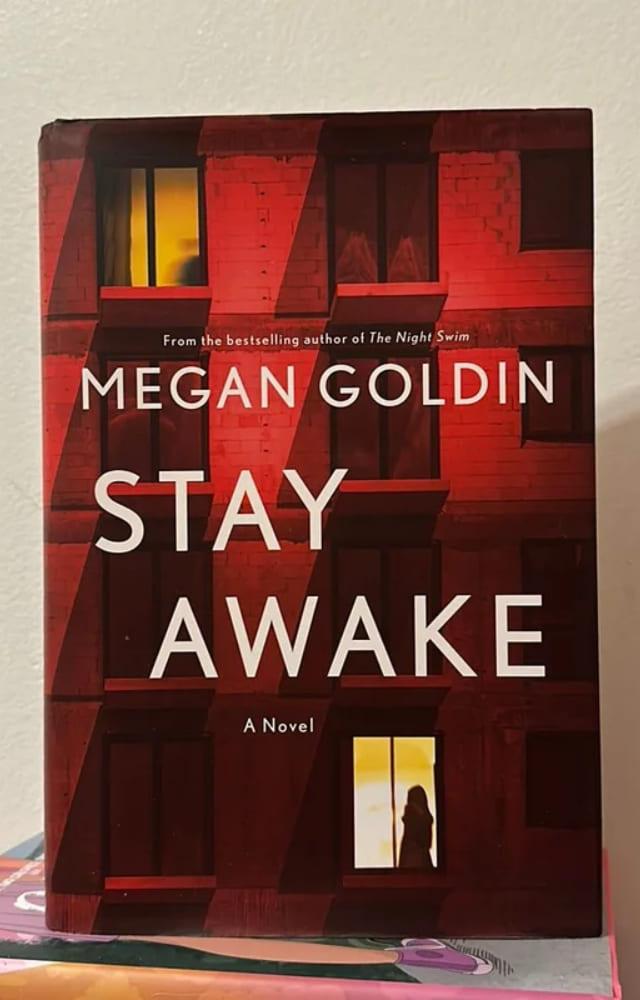 Liv Reese wakes up in the back of a taxi with no idea how or when she got there. She reaches out for her phone to find help, only to know it`s missing.
