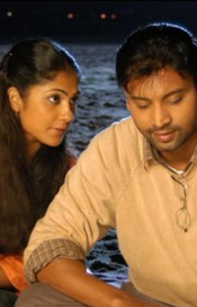 Set against the backdrop of a scenic river journey, this film beautifully captures the nuances of a budding romance between two contrasting personalities.