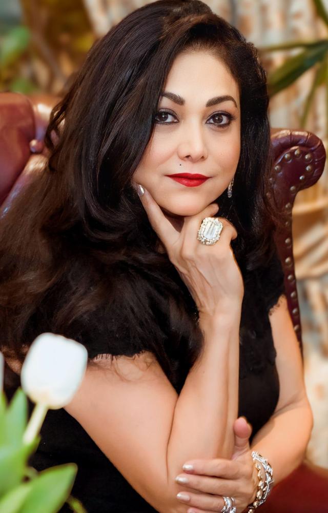 She actively promotes Indian art on a global scale and has even served on advisory boards for prestigious institutions like the National Gallery of Modern Art.