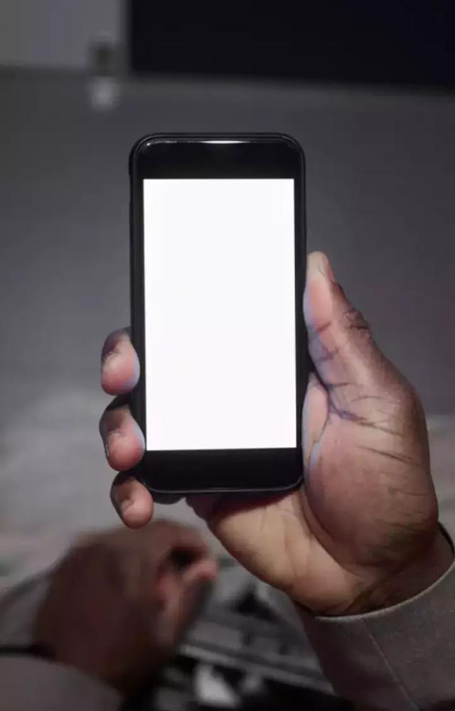 Phones can be damaged by water if accidentally dropped into the sink, toilet, or bathtub.