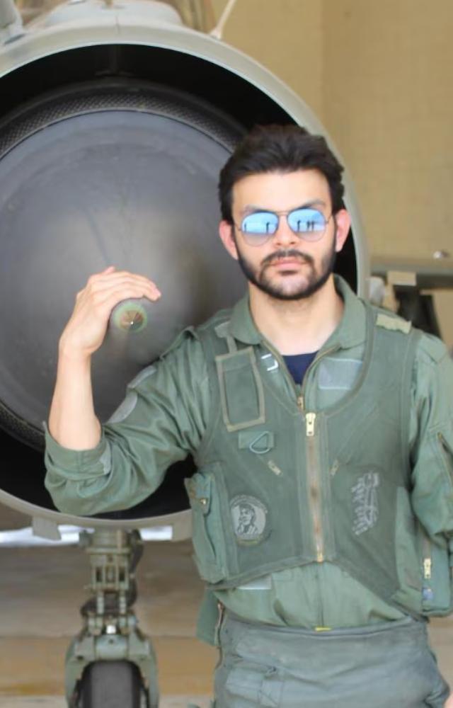 Pahariya co-founded Indiawyn Gaming Private Limited and launched a YouTube channel focused on Hindi pop music, collaborating with Resul Pookutty.
