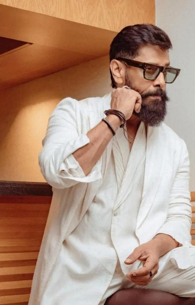 During Ponniyin Selvan promotions, Vikram impressed with an ivory kurta set matched with Mojari slip-ons, elegantly combining tradition and modernity.