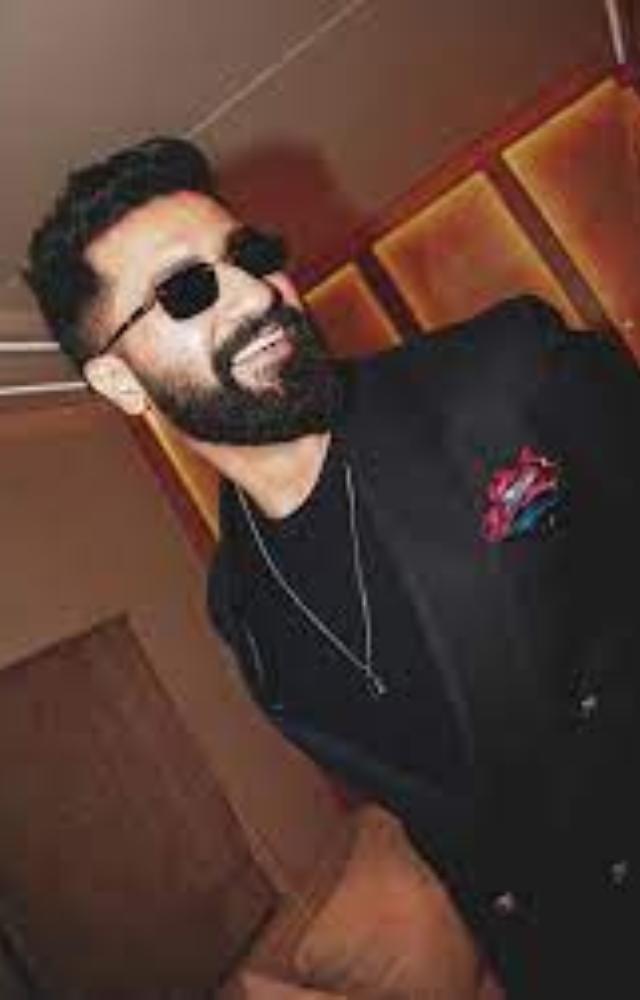 Whether dancing or strolling, Vicky`s unmatched grace shines through. His seamless, effortless movements set him apart in any scenario.
