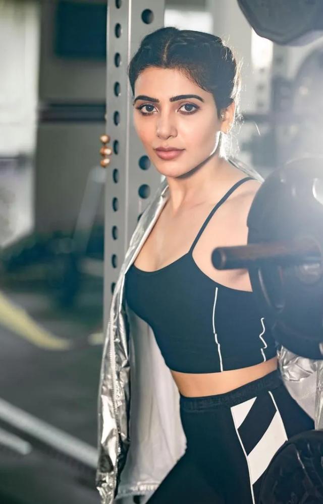 Samantha is an absolute fitness freak. She follows a unique workout regimen that includes equipment-free full-body exercises, yoga, rope training etc.