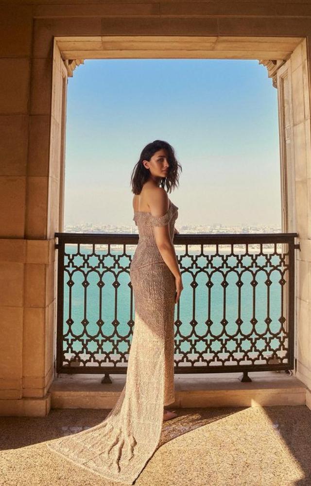 Alia Bhatt dazzles in a bright outfit, exuding charm and elegance and raising the standard of fashion with her breathtaking presence.