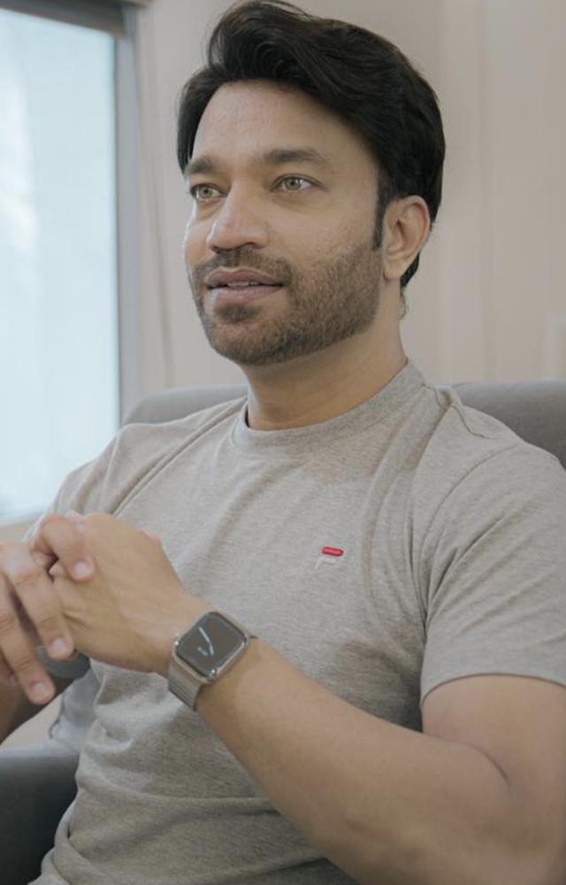 Vicky Jain, who is married to Ankita Lokhande & is the MD of the Mahavir Inspire Grp,is a successful businessman with an MBA. His estimated net worth is Rs.100