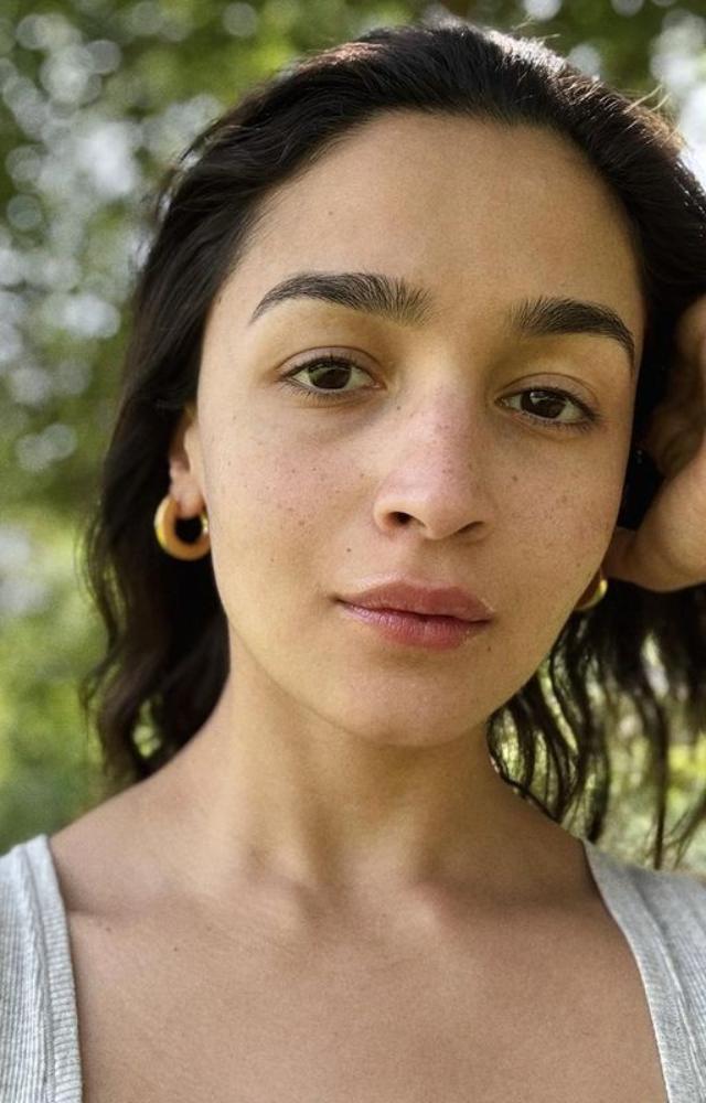 Alia Bhatt`s bare-faced selfie captures her natural beauty, no filters needed.