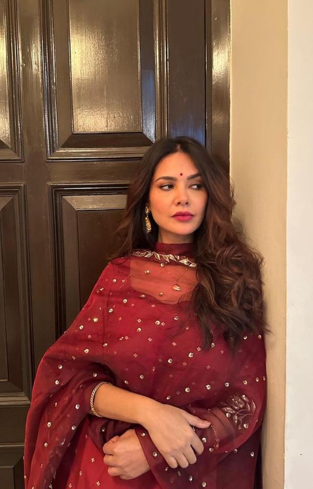 Revealing Esha Gupta`s enduring tale of ethnic fashion-a visual treat and source of inspiration for style.