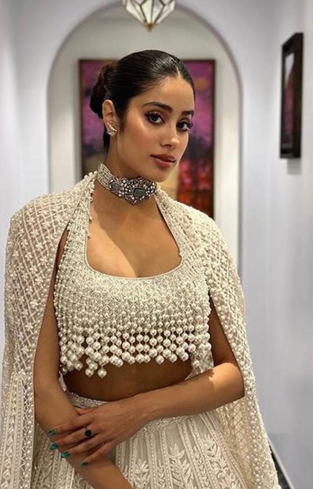Jahnvi Kapoor: Traditional Grace
