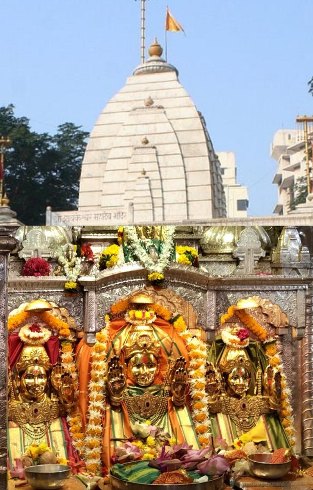 Located in Mahalakshmi, this temple honors the goddess of prosperity and fortune, Mahalakshmi. One of Mumbai`s oldest temples