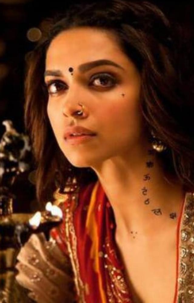 A passionate love story between Ram and Leela, amidst feuding clans in rural Gujarat, unfolds into a tale of forbidden romance and tragic destiny.