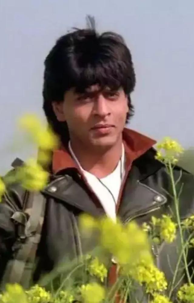 Bade bade deshon mein aisi chhoti chhoti baatein hoti rehti hai, Senorita.(From the movie 'Dilwale Dulhania Le Jayenge')