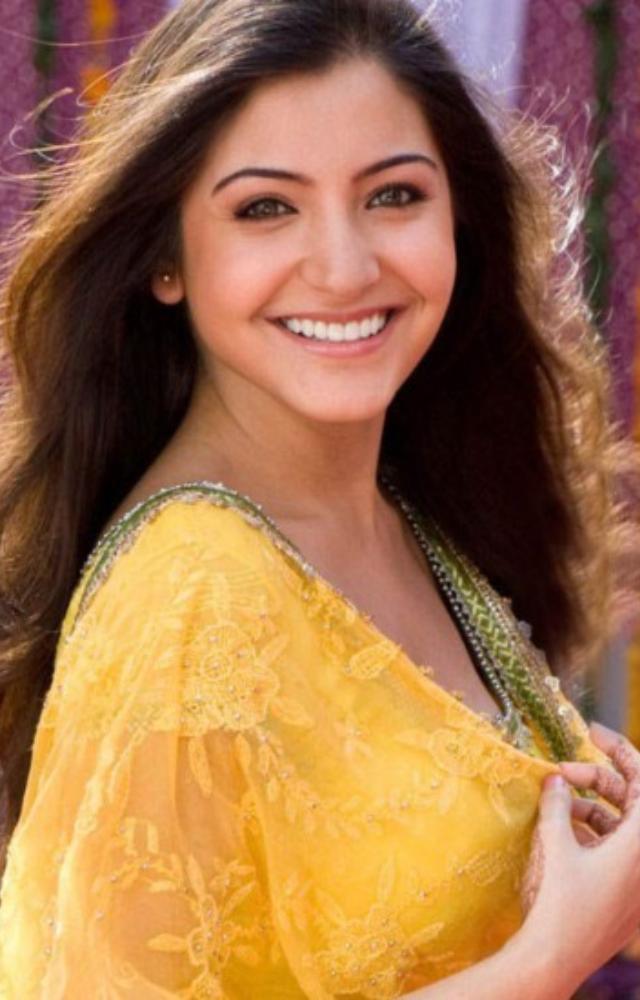 Anushka’s performance in Rab Ne Bana Di Jodi opposite SRK won hearts, establishing her as a promising new talent in Bollywood.