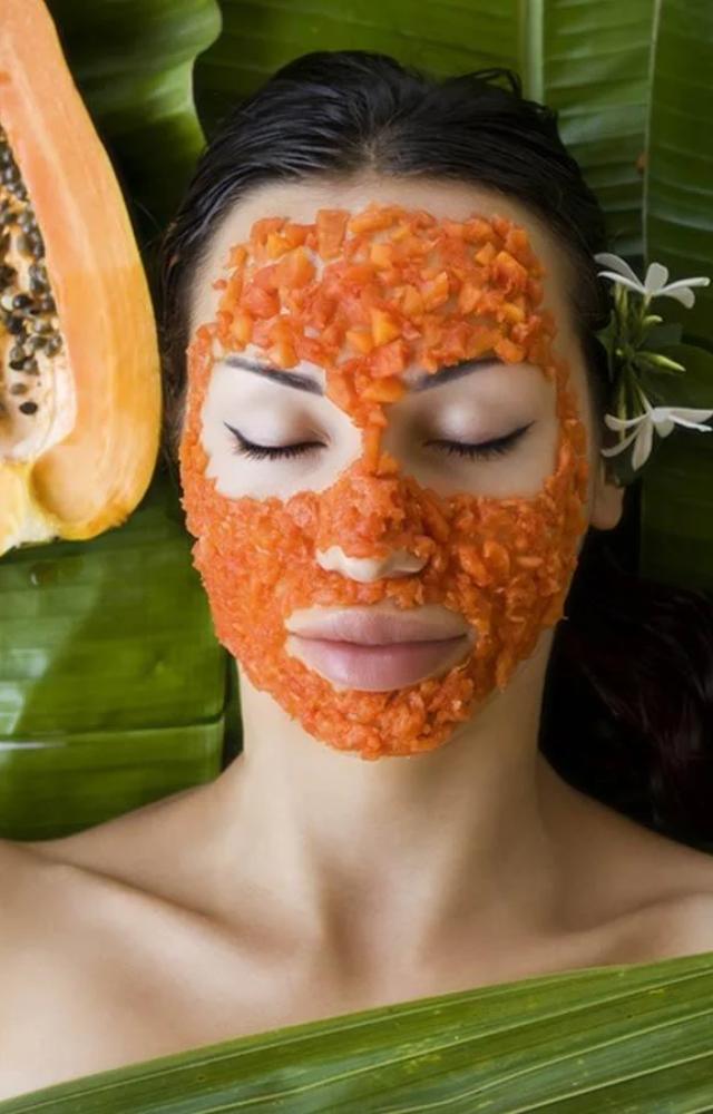 Packed with natural enzymes that remove dead skin and reduce pore size.