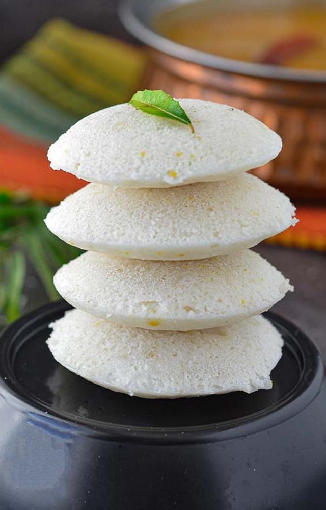 Soft, steamed rice cakes that are light on the stomach but full of flavor, served with chutney and sambar.