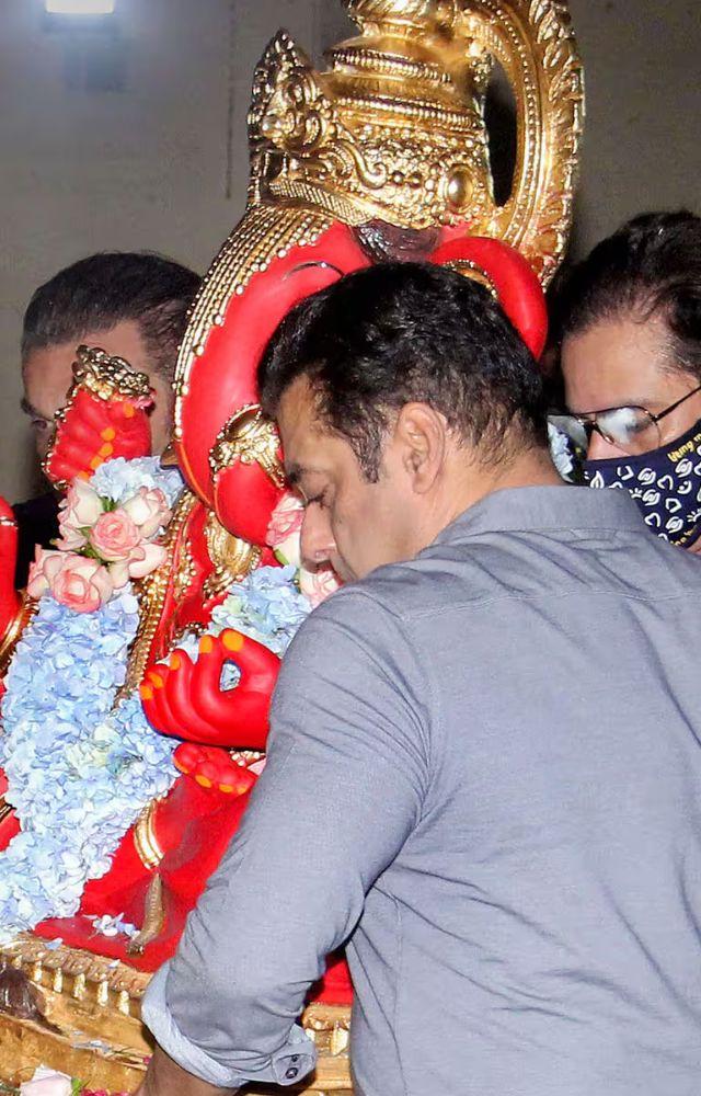 The Khan family celebrates Ganesh Chaturthi with great enthusiasm, with Salman Khan’s home becoming a hub for Bollywood stars during the festivities.