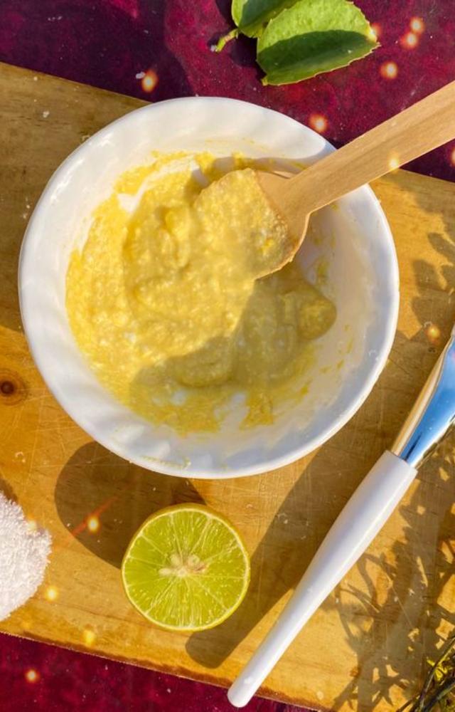 Mix 1 tbsp lemon juice with 2 tbsp curd. Fights dandruff, balances scalp pH, and reduces itchiness.
