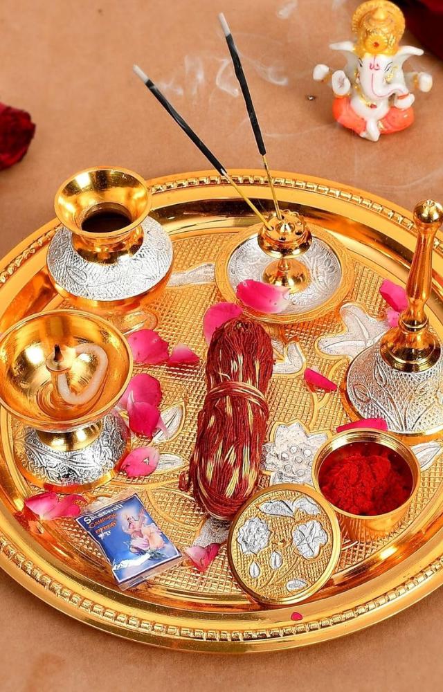 Include diya, incense, kumkum, and flowers on your pooja thali for an auspicious Diwali ritual.
