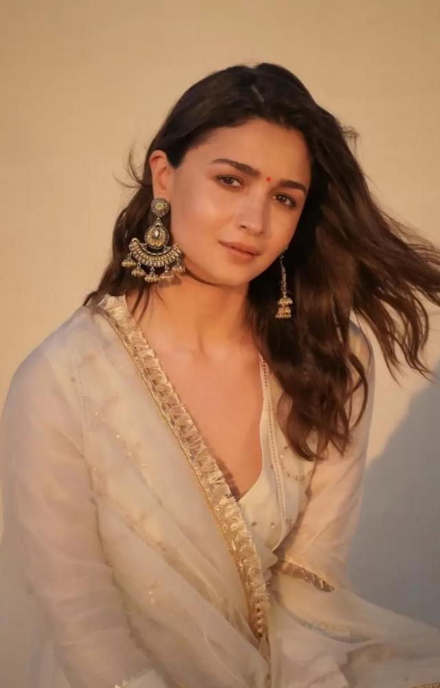 Alia looked ethereal in this delicate ivory chikankari suit. A graceful pick for elegant festive looks.
