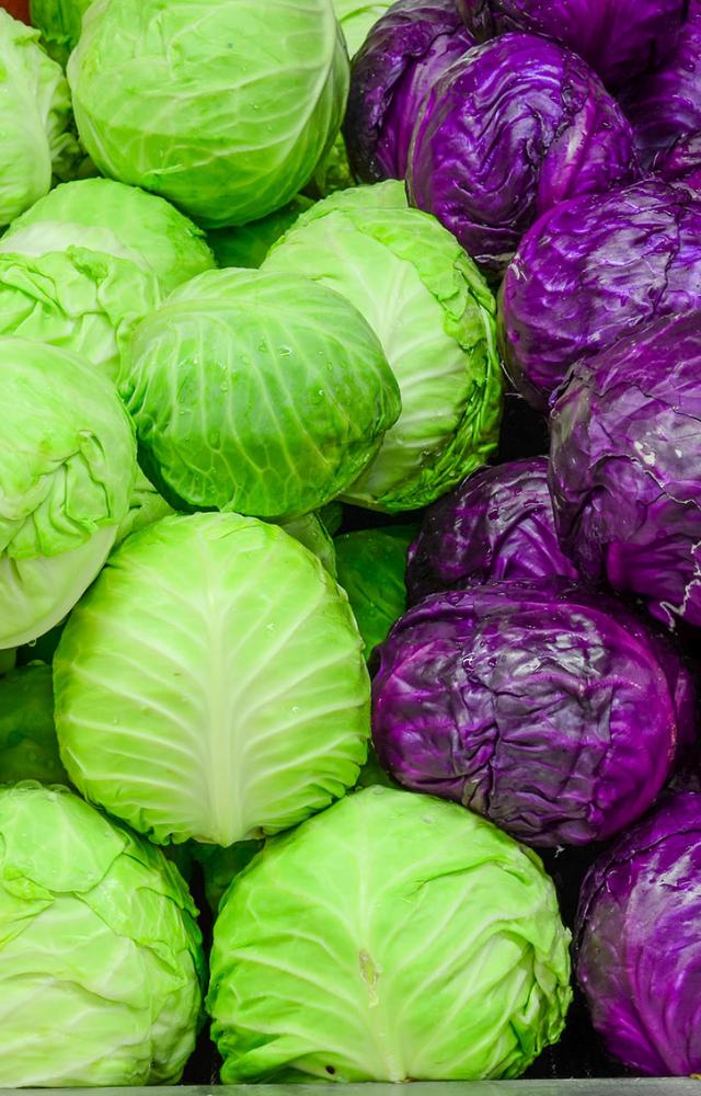 Low in potassium and rich in fiber, it’s great for kidney function. Cabbage also helps reduce inflammation naturally.