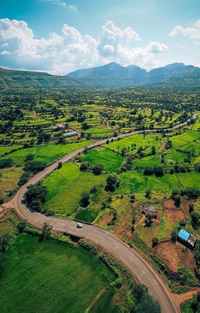 A tranquil lakeside retreat in the Sahyadris, ideal for nature lovers, stargazing, and scenic treks like Ratangad.
