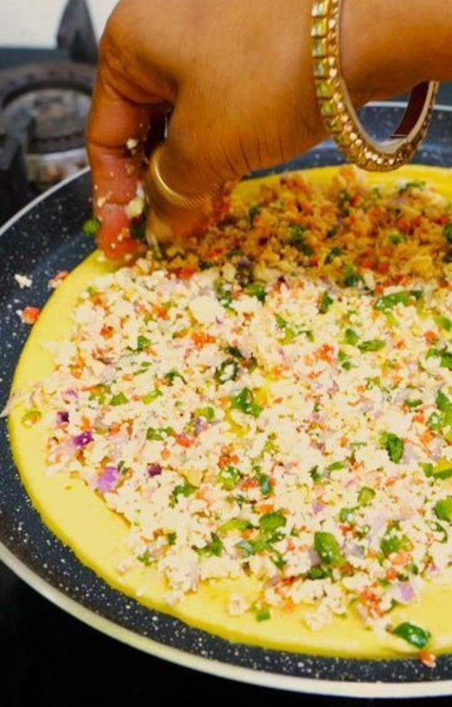 A protein-rich combo of moong dal pancakes stuffed with paneer, served with curd—perfect for a filling and healthy start to your day.
