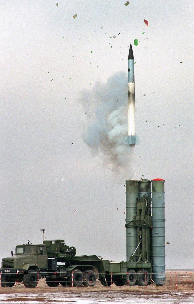 The S-400 can engage targets up to 400 km away and at altitudes of up to 30 km, offering deep-strike defensive coverage.
