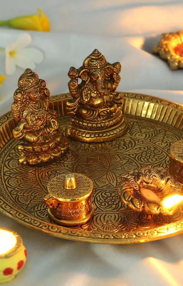 The centerpiece of the thali, the idol symbolizes Lord Ganesha’s presence and blessings in the home.
