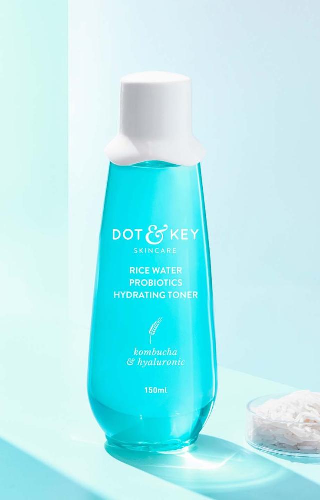 Replenish your skin’s moisture with a hydrating toner. It preps your skin and locks in hydration for a dewy look.