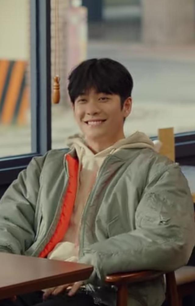 A heartfelt drama about friendship and love, with Kang Tae-oh’s performance adding warmth to this emotional rollercoaster.