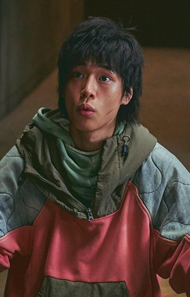 Set in a dystopian future, Kang You-seok plays a determined refugee trying to survive in a toxic world. A must-watch for action lovers!