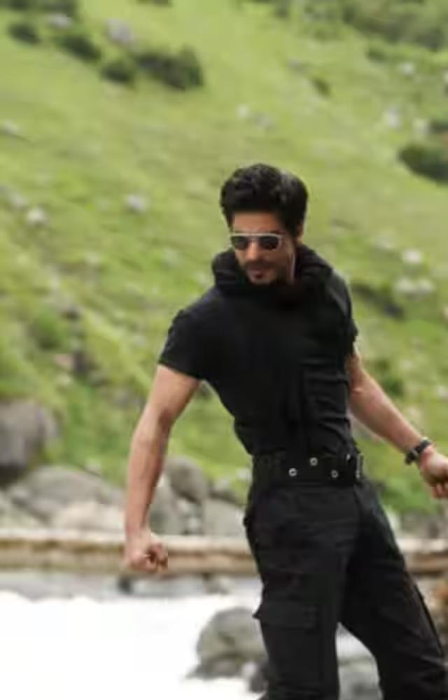 Yash Chopra’s romantic story captures the breathtaking landscapes of Ladakh, adding to the film’s charm.