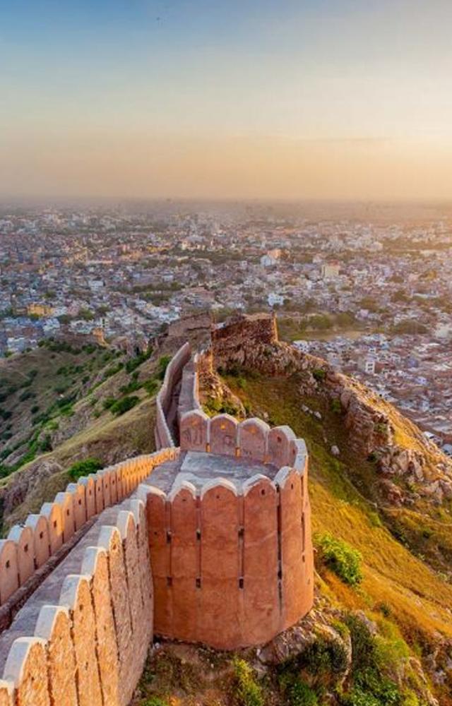 A quick royal retreat with forts, food, and shopping. Perfect for weekend history and culture in a vibrant city.

