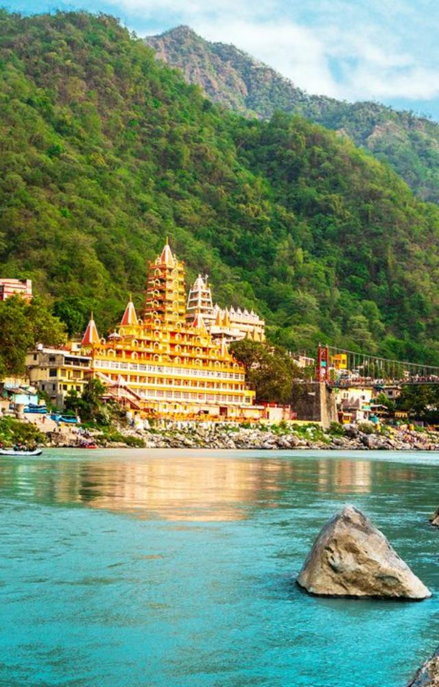 Adventure and peace by the Ganga—just a few hours from Delhi. Ideal for rafting, yoga, or chilling by the river.
