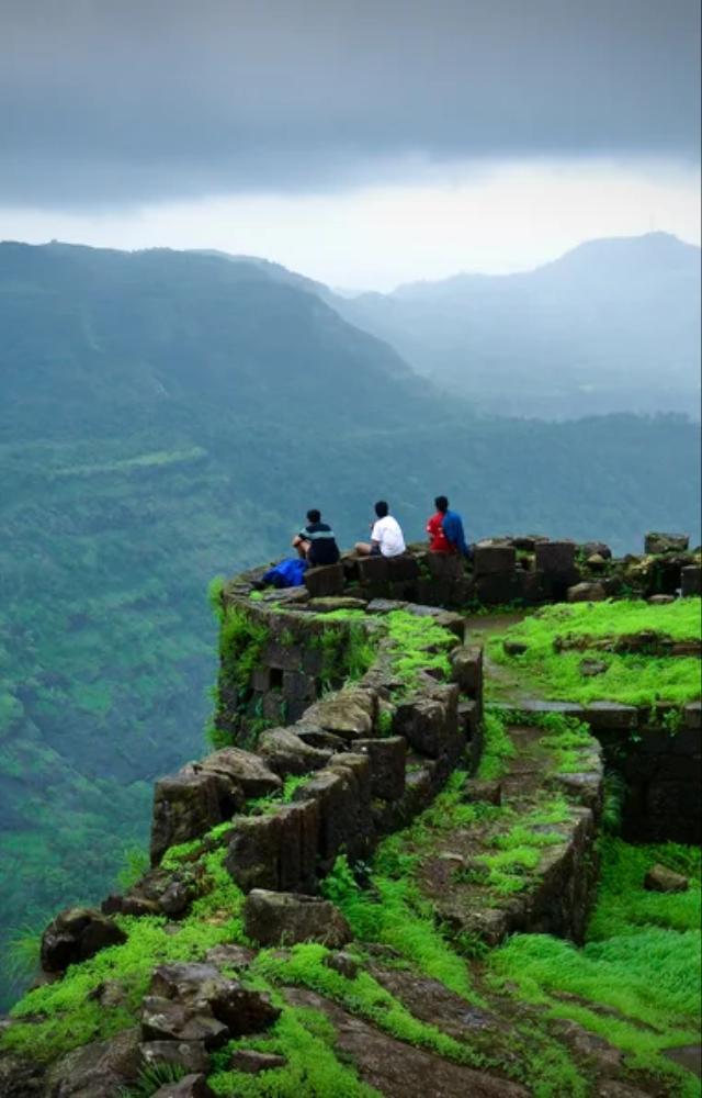 A monsoon favorite just 2 hours from Mumbai or Pune. Enjoy scenic views, waterfalls, and cozy cafes.
