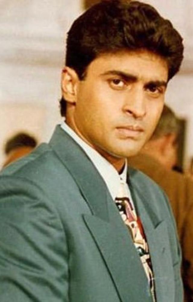 Born to legendary actress Nutan, Mohnish Bahl stepped into Bollywood in the early 80s, facing initial struggles before finding his place.
