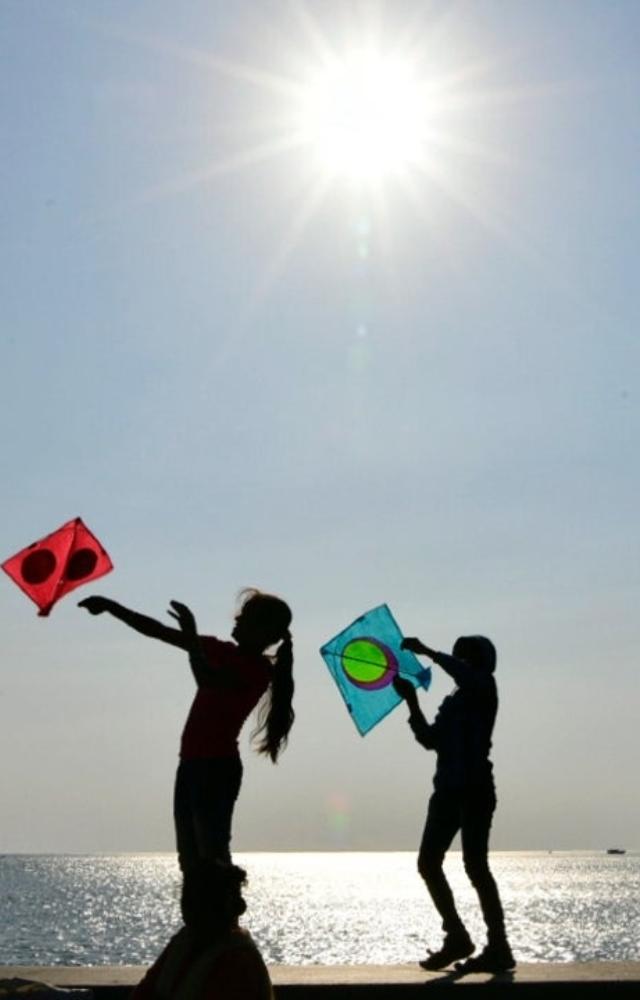 This festival symbolizes the sun’s transition into Capricorn (Makara), a sign of new beginnings and positivity.