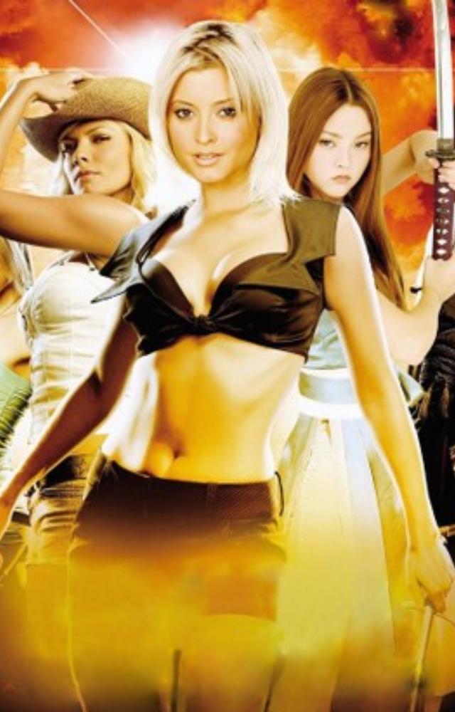A chaotic, stylish gangster tale that hits hard with every frame. Takashi Miike’s madness at its best.