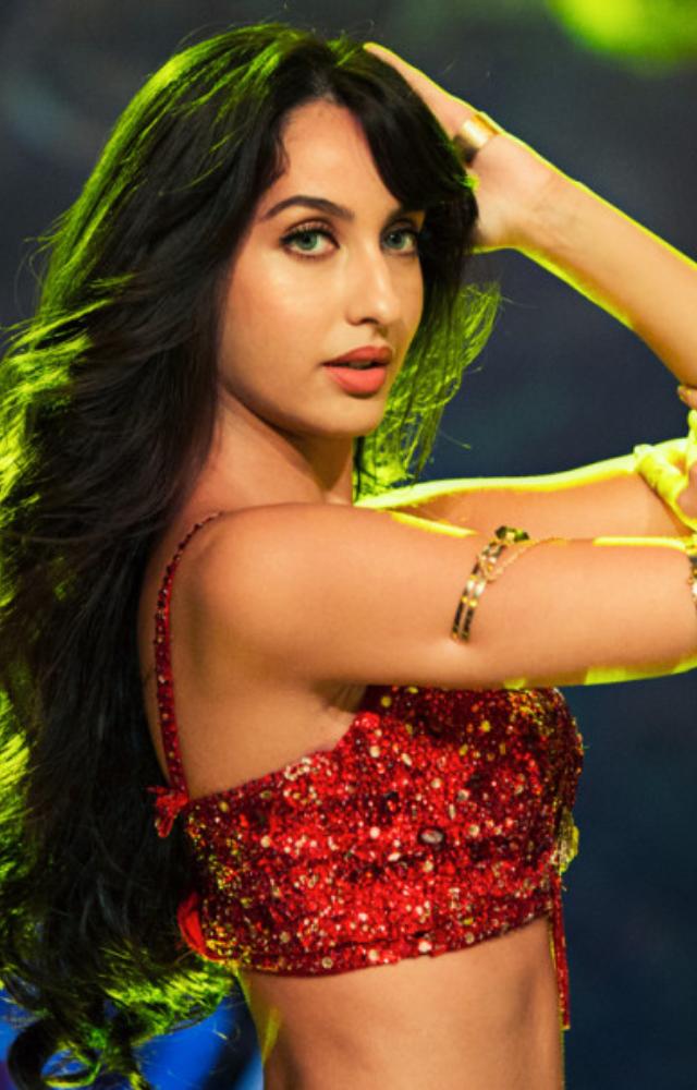 Her electrifying performance in Dilbar became a sensation, making her one of the most sought-after dancers in Bollywood.