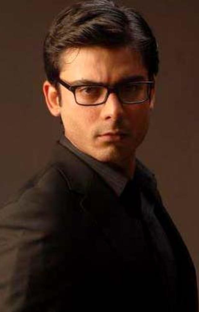 A cult favorite that redefined romance on Pakistani television. Mahira Khan and Fawad Khan’s pairing is unforgettable.