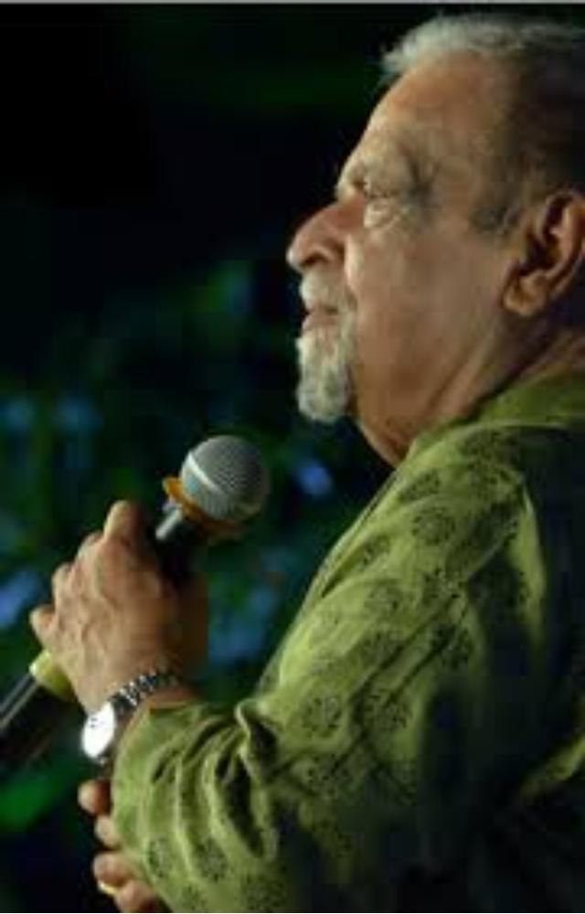 “Thanga Manassu” captures the beauty of love and emotions, with Jayachandran’s voice adding a magical touch to this cherished melody.