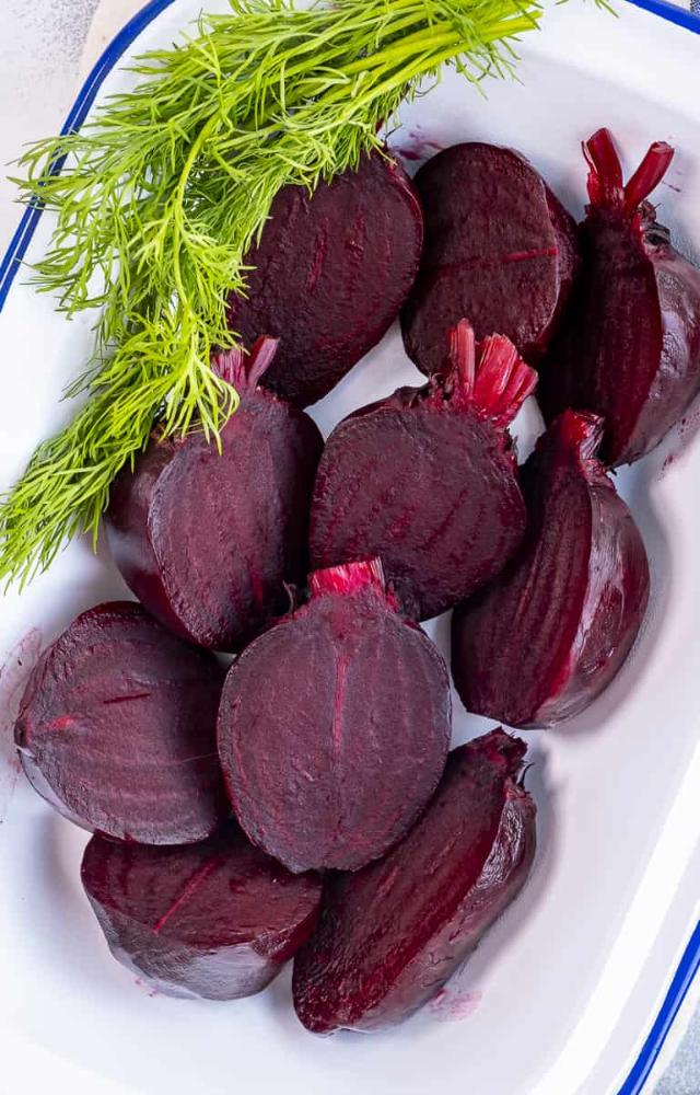 Rich in antioxidants and nitrates that support liver enzymes. A vibrant root for better detox.