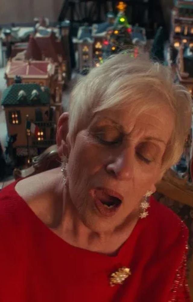 A heartwarming Christmas story that celebrates family and hope.