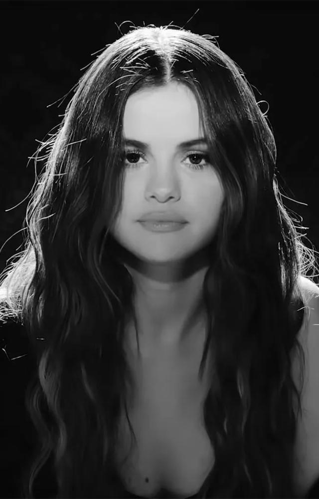 Selena Gomez’s heartfelt ballad about self-discovery and healing resonates deeply with fans.