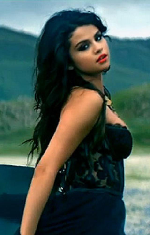 A captivating track blending pop with Indian-inspired beats, showcasing Selena’s versatility.