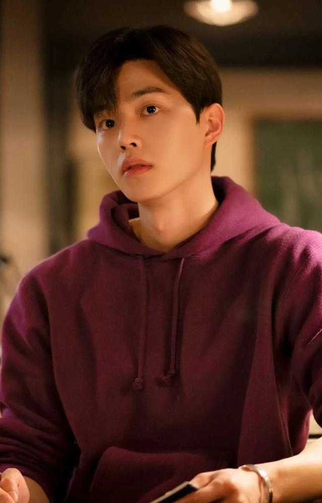 A romantic drama that captures the complexities of modern relationships. Song Kang’s portrayal of a charming yet conflicted character is unforgettable.