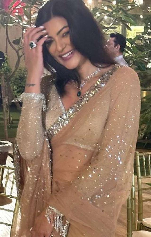 Sushmita dazzled in a golden saree paired with bold jewelry, showcasing pure royalty.