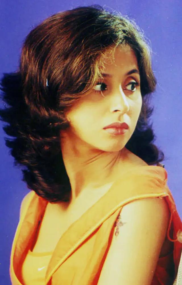 As the obsessive Ria, Urmila portrays a lover whose passion turns into dangerous madness.