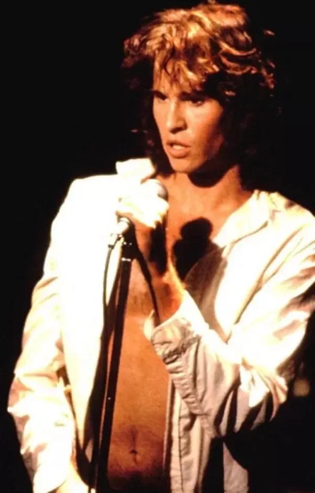 Kilmer embodied the enigmatic lead singer of The Doors, delivering a mesmerizing performance that captured Morrison’s essence.