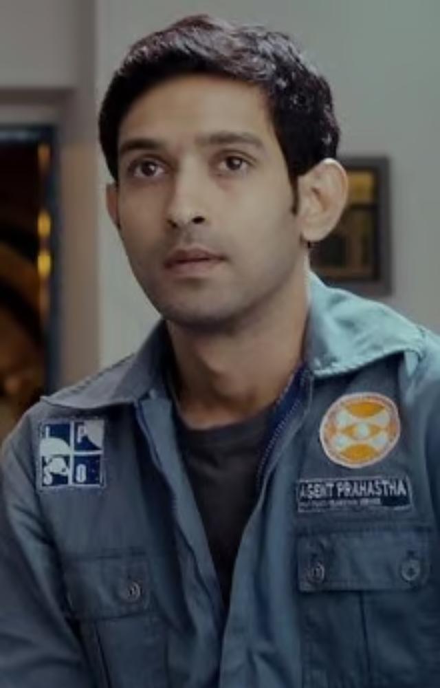 Exploring the sci-fi genre, Vikrant’s portrayal of a lonely astronaut was both unique and deeply engaging.